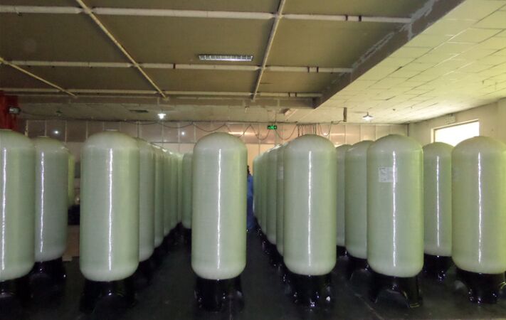 玻璃鋼樹(shù)脂罐生產(chǎn)車間實(shí)拍場(chǎng)景